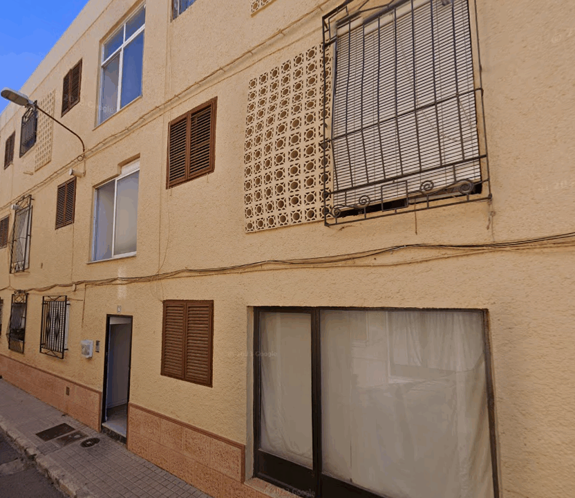 Piso okupado en Almería